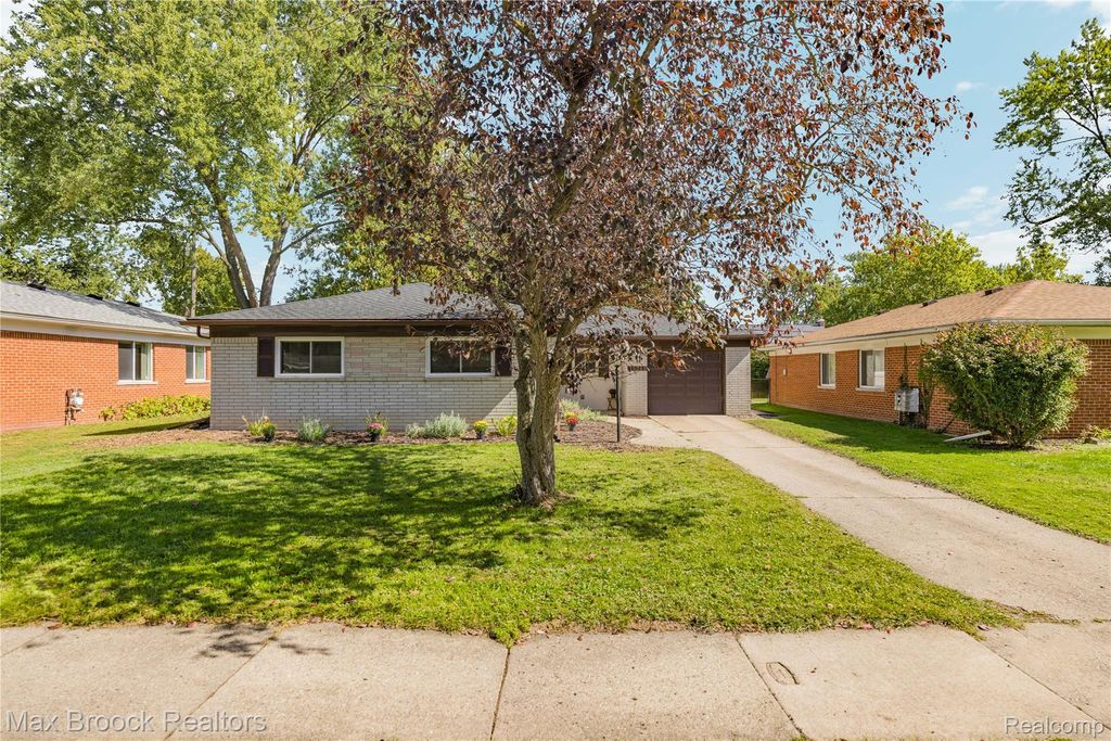 23244 Tuck Road, Farmington Hills