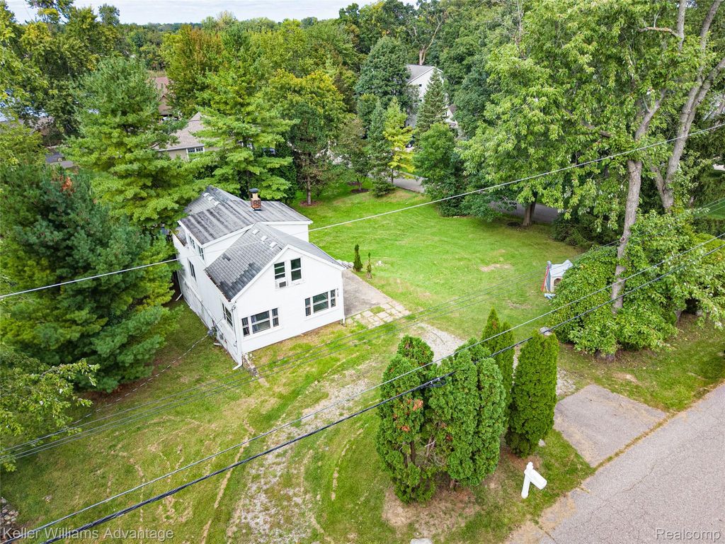 6520 Brockhurst Boulevard, West Bloomfield