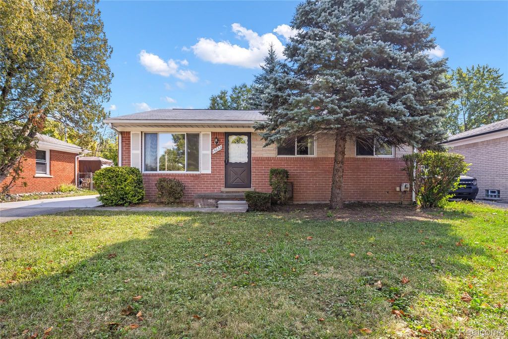 15032 Arcola Street, Livonia
