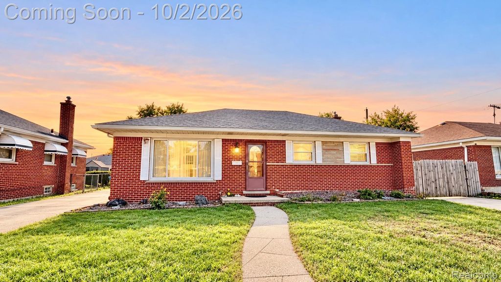 11136 Sunburst Avenue, Warren