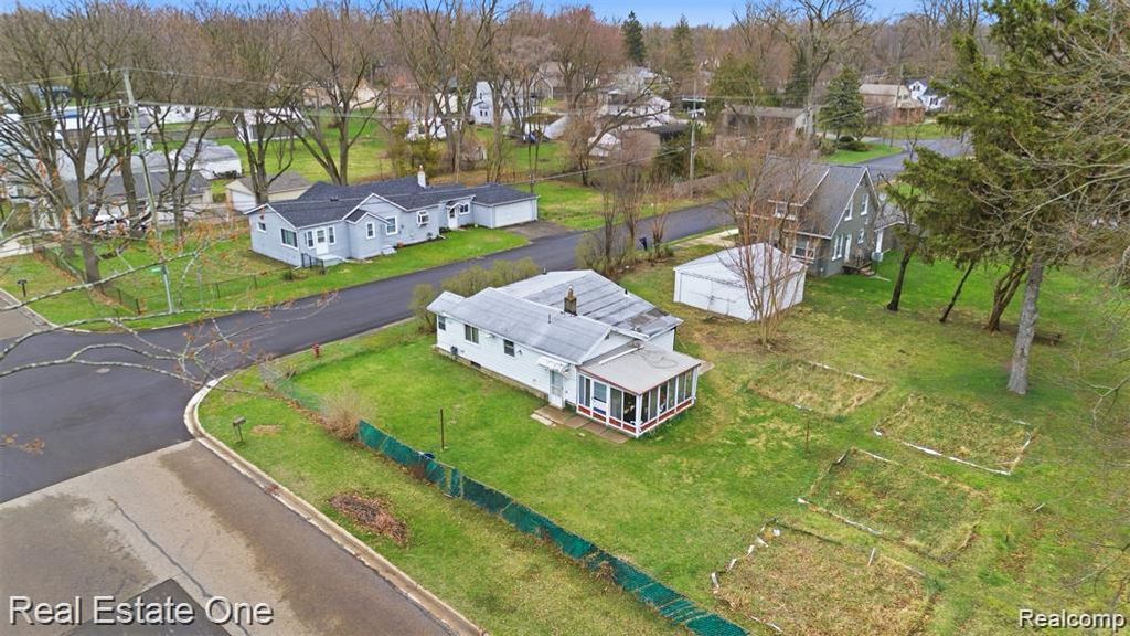 18318 Deering Street, Livonia