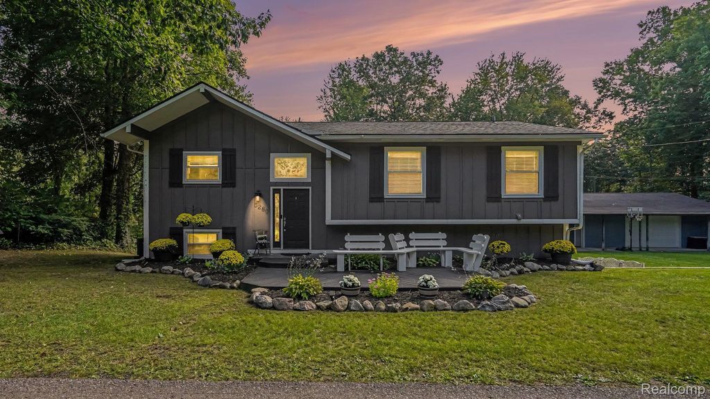 5280 Crestover, Pinckney