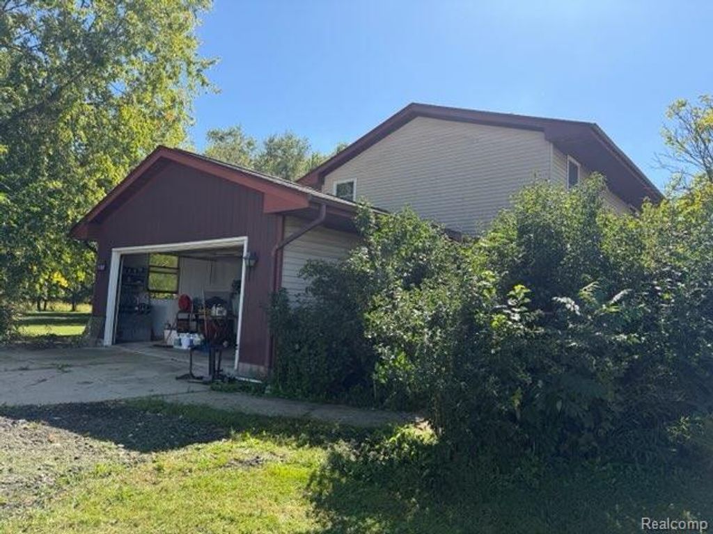 1643 Nicholson Road, Fowlerville