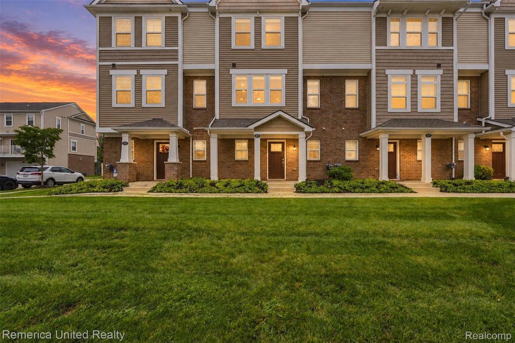 161 Monument Lane, Wixom