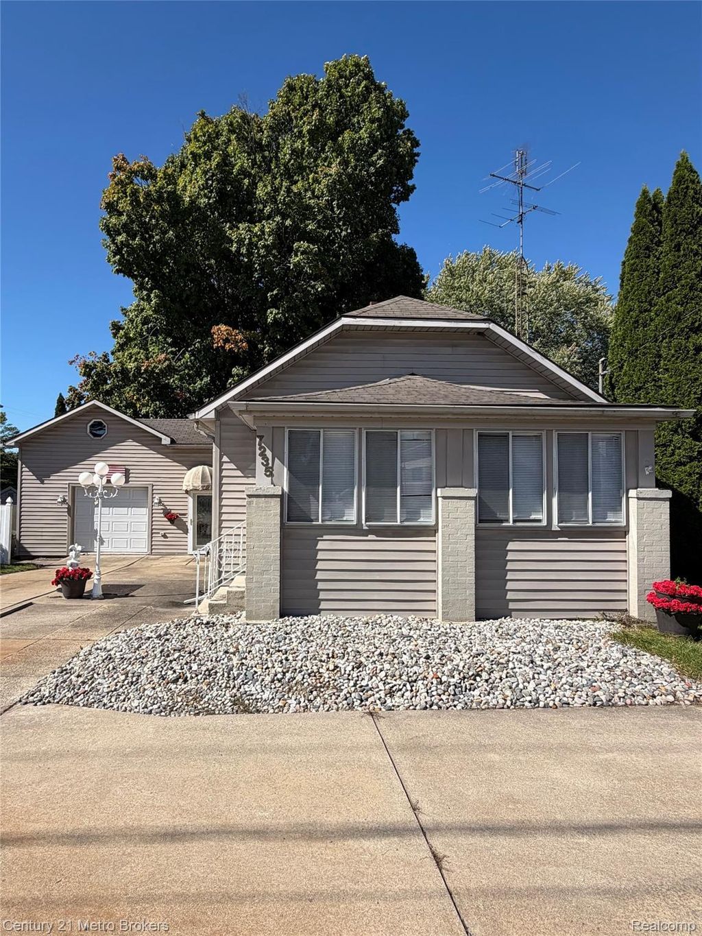 7235 N Genesee Road, Genesee