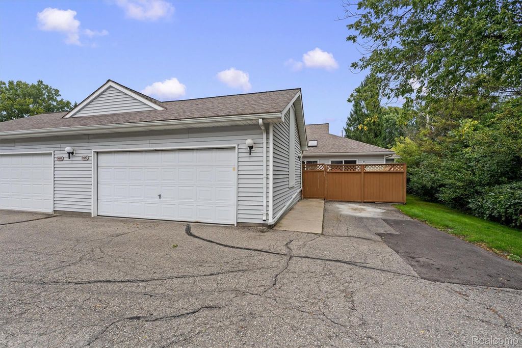9487 Marina Drive, White Lake