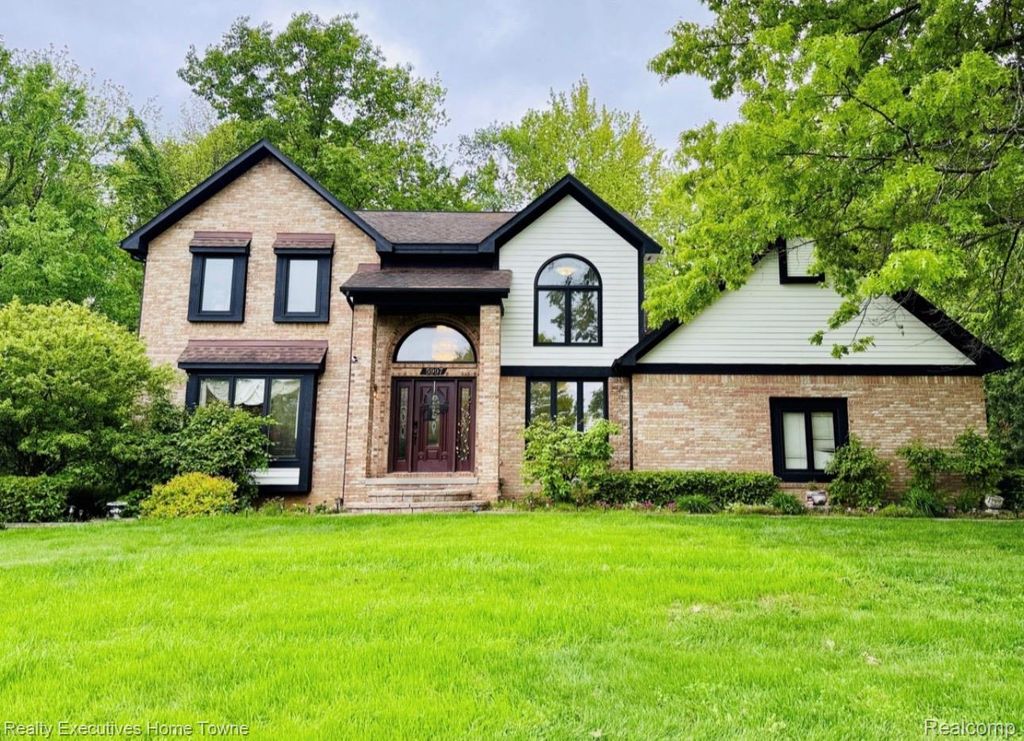 5997 Christina Drive, West Bloomfield