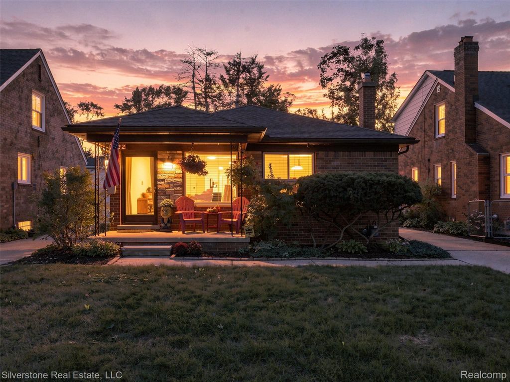 2142 Hawthorne Road, Grosse Pointe Woods