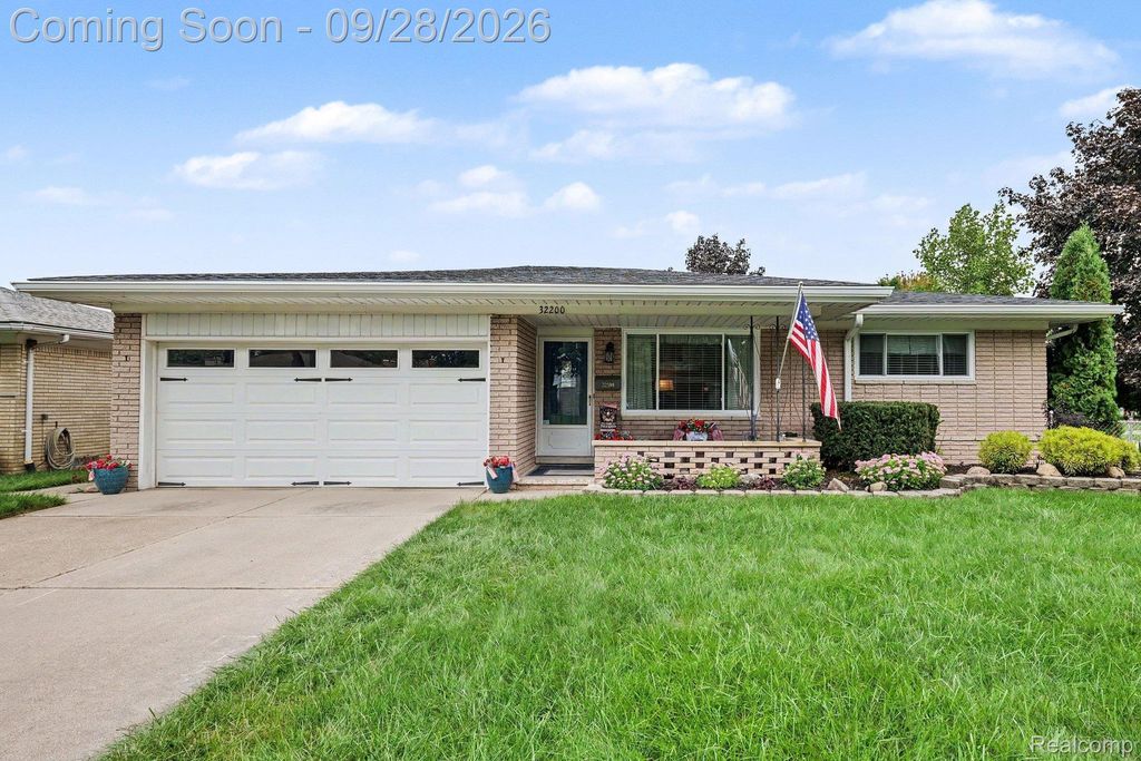32200 Whitley Circle, Warren