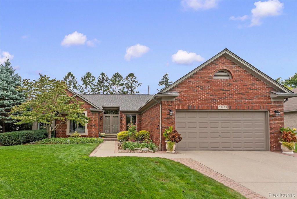 35875 Hawthorne Drive, Clinton Twp