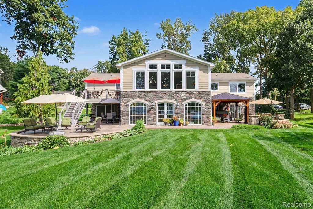 7346 Driftwood Drive, Deerfield township