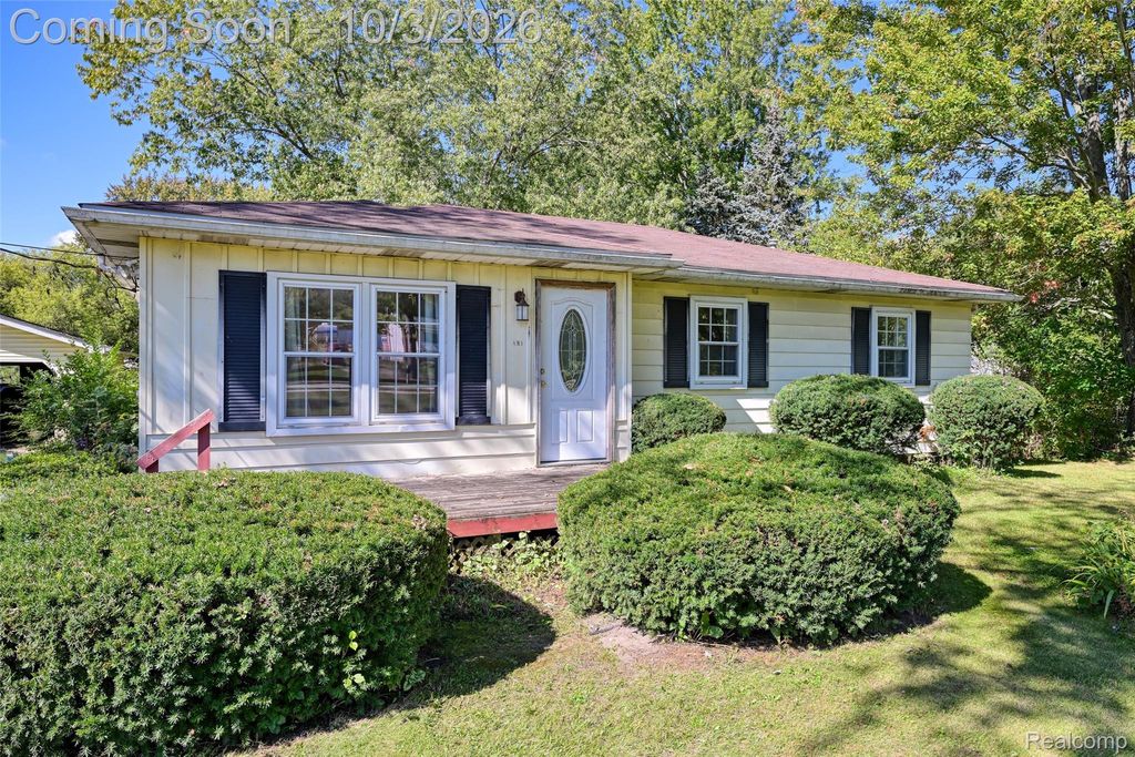 207 East Road, Holly village