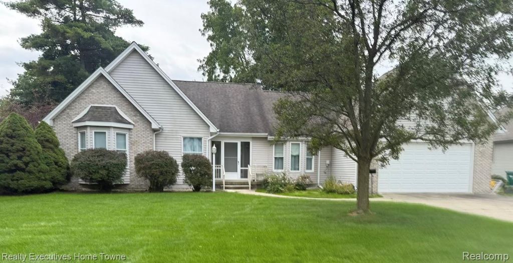623 Saint Andrews, St. Clair