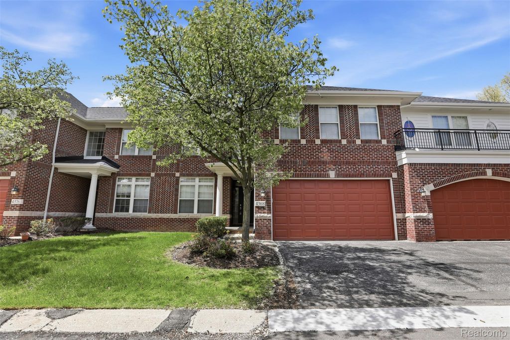 4368 Gateway Circle, West Bloomfield