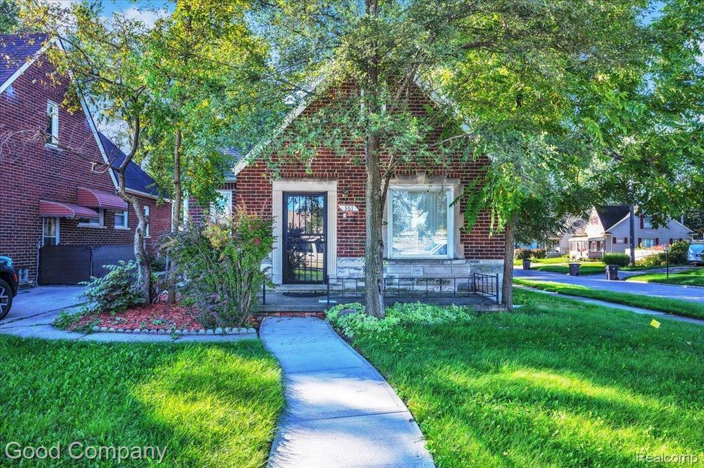 361 Elizabeth Lake Road, Pontiac