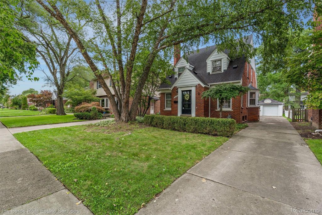 2158 Fleetwood Drive, Grosse Pointe Woods