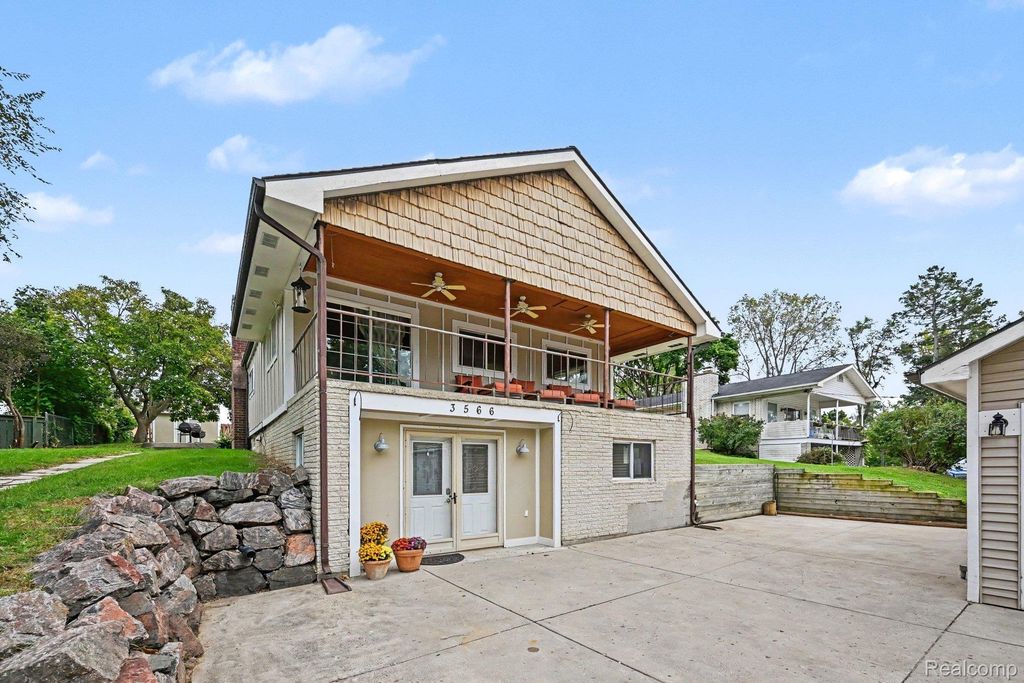 3566 Lotus Drive, Waterford charter township
