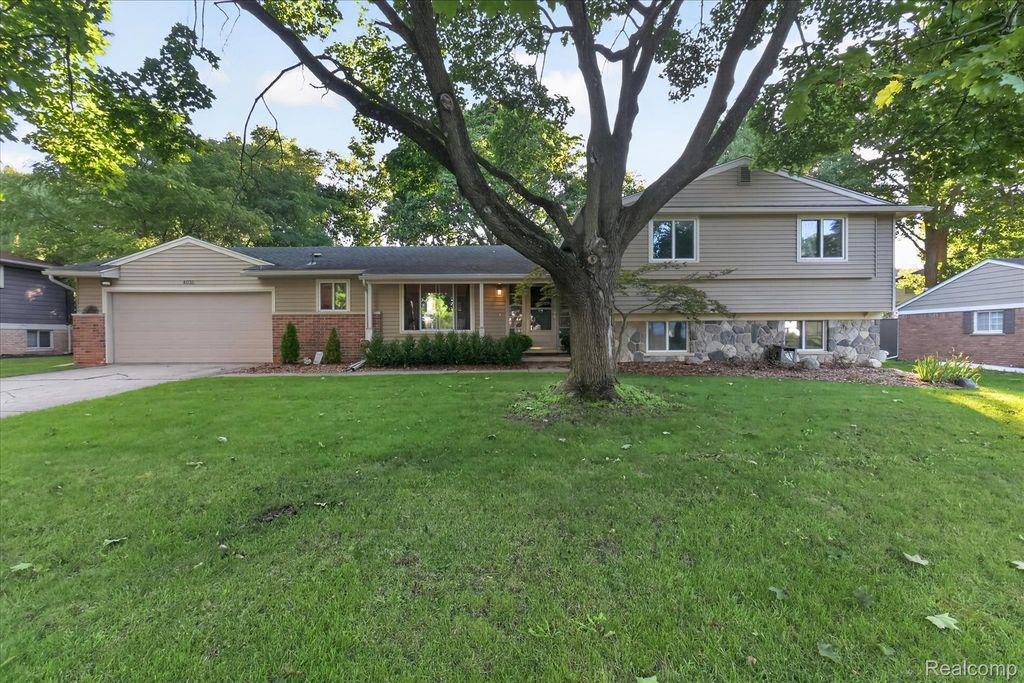 4035 Iverness Lane, West Bloomfield
