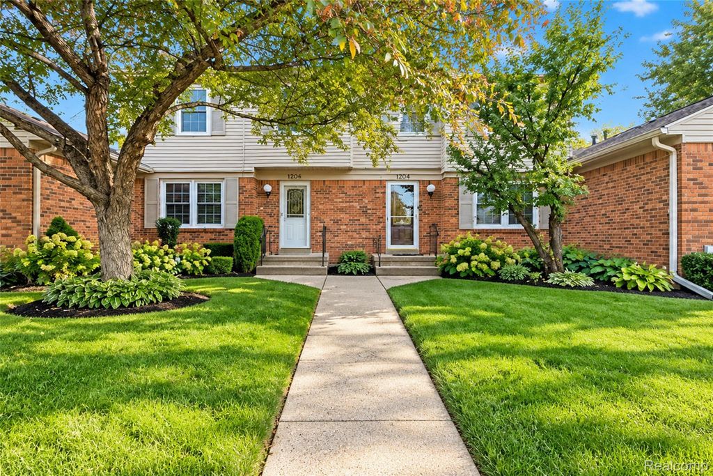 24264 Bashian Drive, Novi