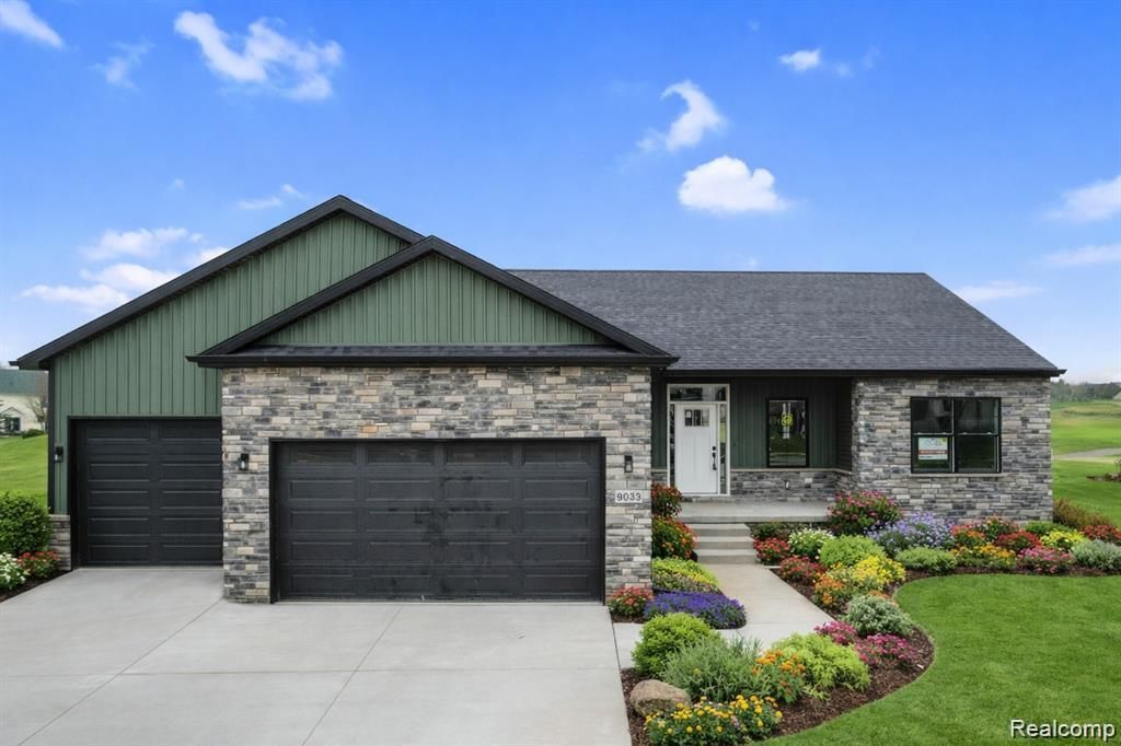8398 Mapleview Drive, Davison