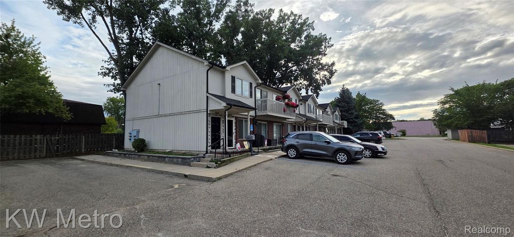 38604 Meadowdale Street, Clinton Twp