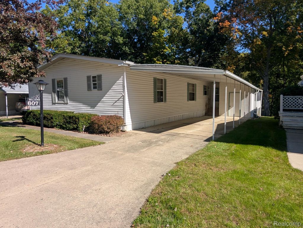 607 Park View, Clio