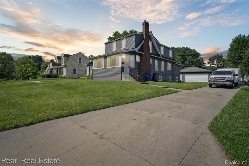 18849 Delaware Avenue, Redford charter township