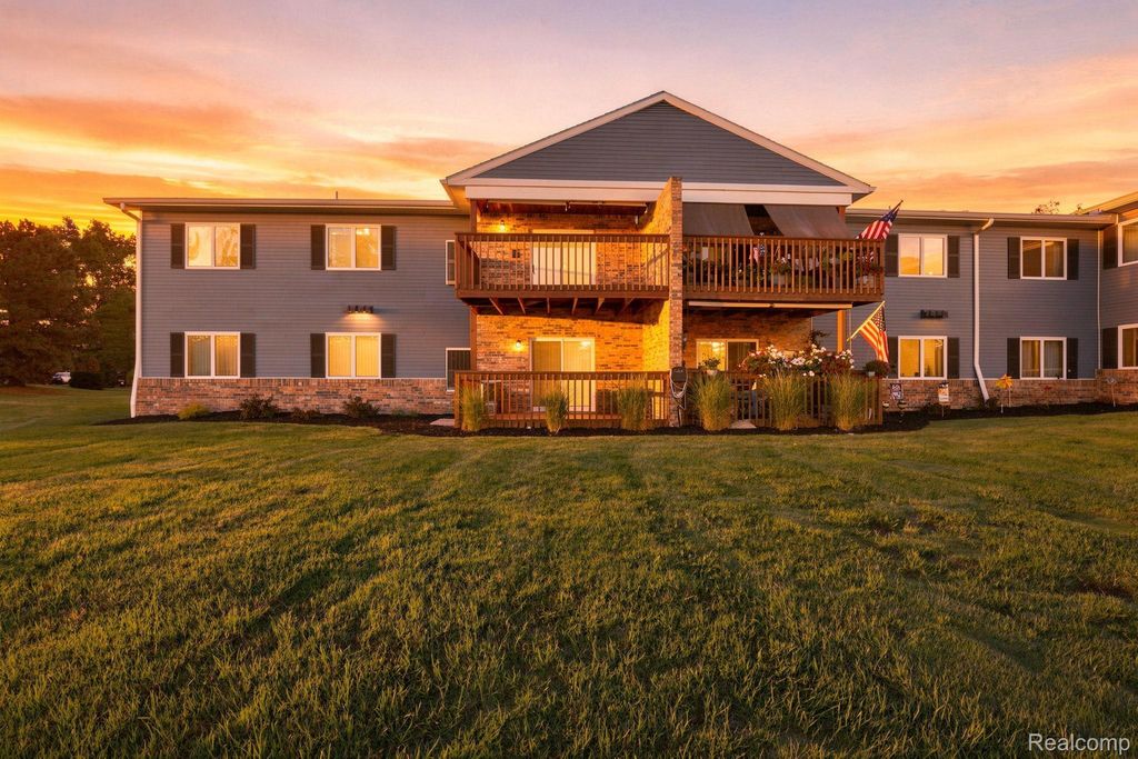 1385 Harbour Boulevard, Trenton