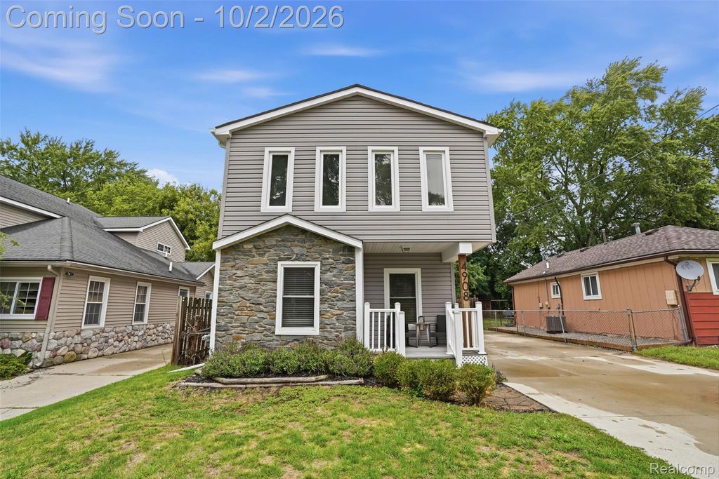 4908 Lakeview Avenue, West Bloomfield