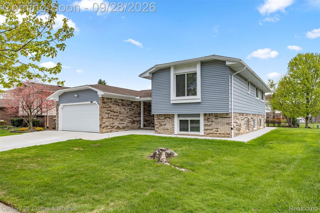 45561 Edgewood Court, Canton