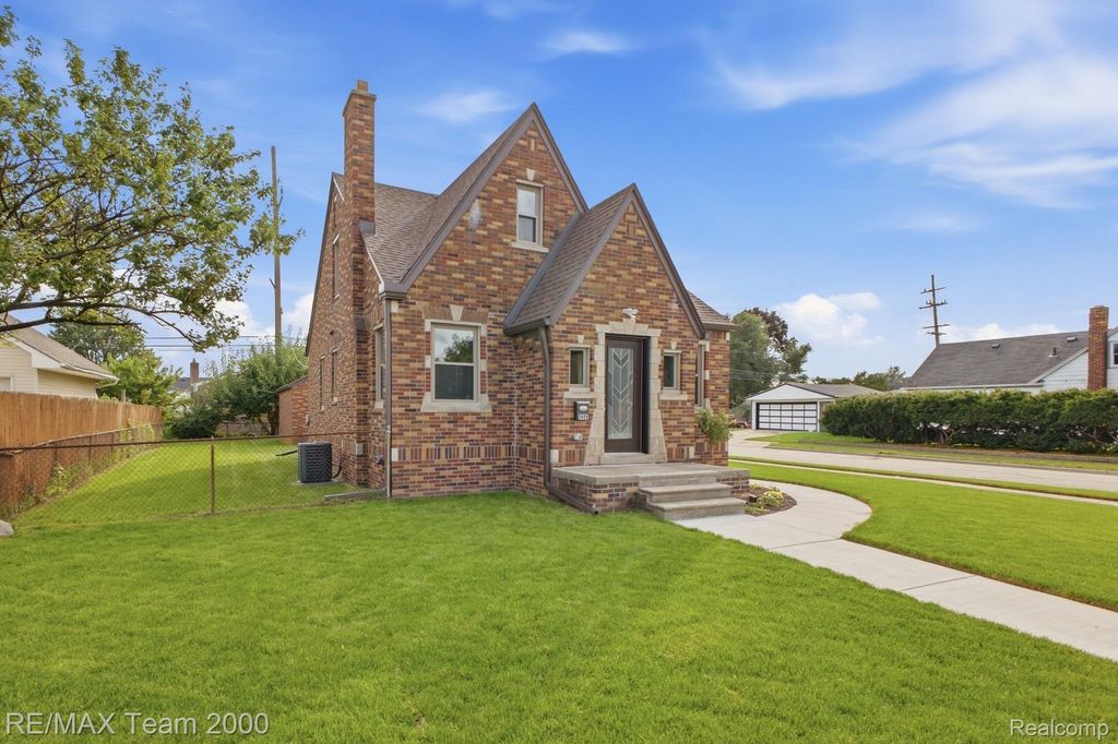 5808 Merriman Road, Garden City