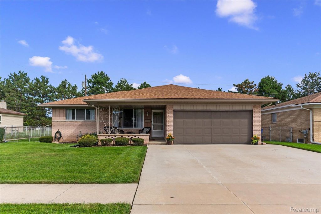 13141 Balfour Drive, Warren