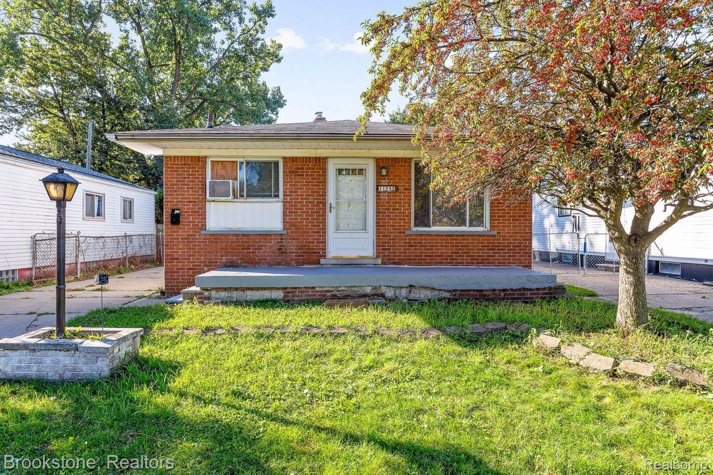 11252 Jewett Avenue, Warren