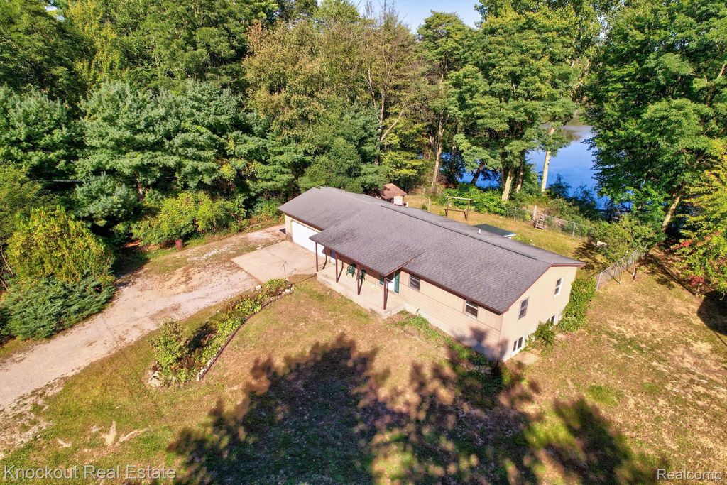 5155 Caine Road, Vassar