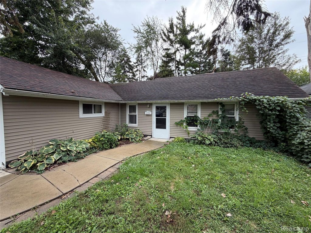 16304 E 10 Mile Road, Eastpointe
