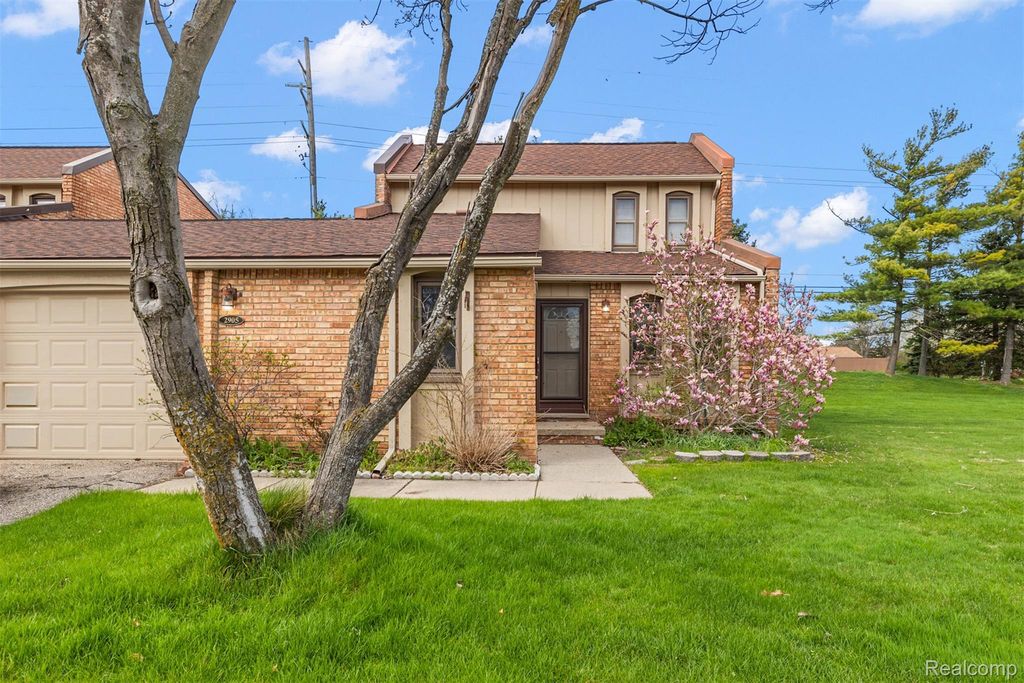 2905 Moon Lake Drive, West Bloomfield