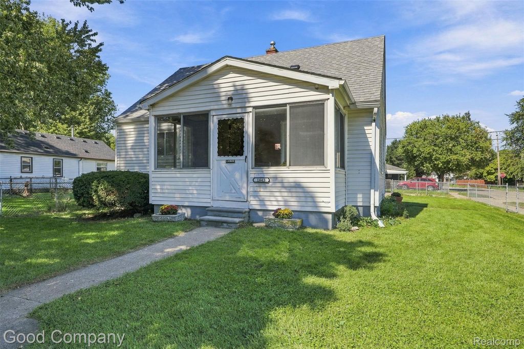 1645 E Evelyn Avenue, Hazel Park