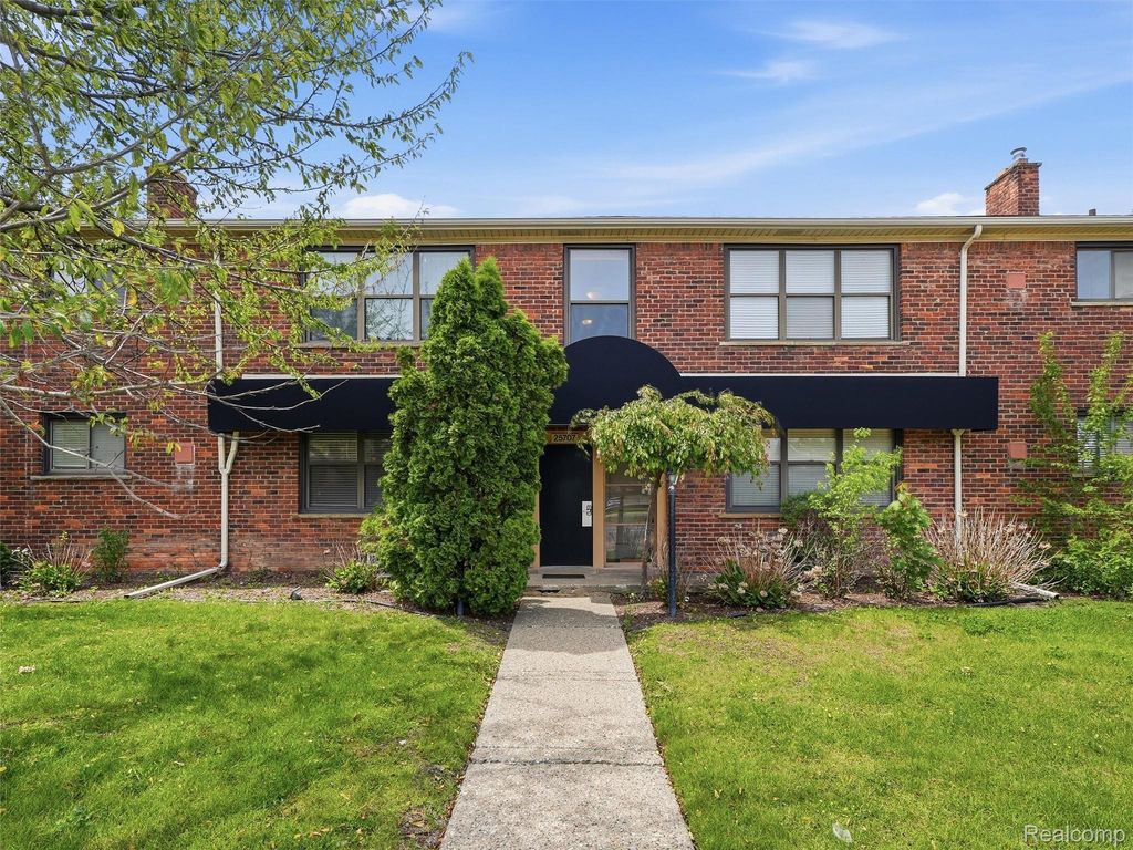 25707 Woodward Avenue, Royal Oak