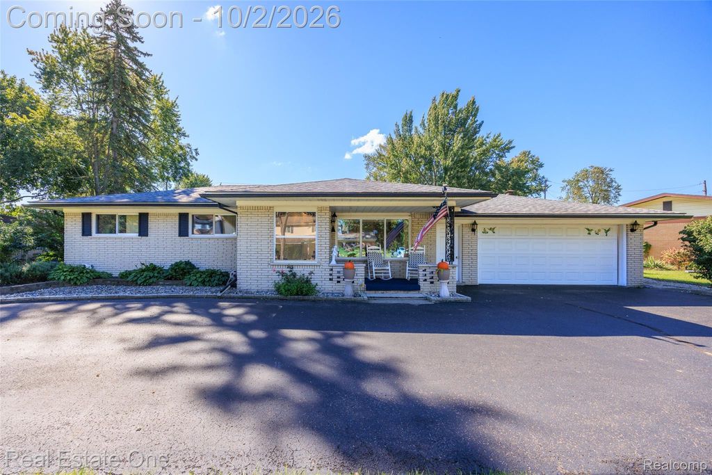 6056 Pinetree Drive, Shelby Twp