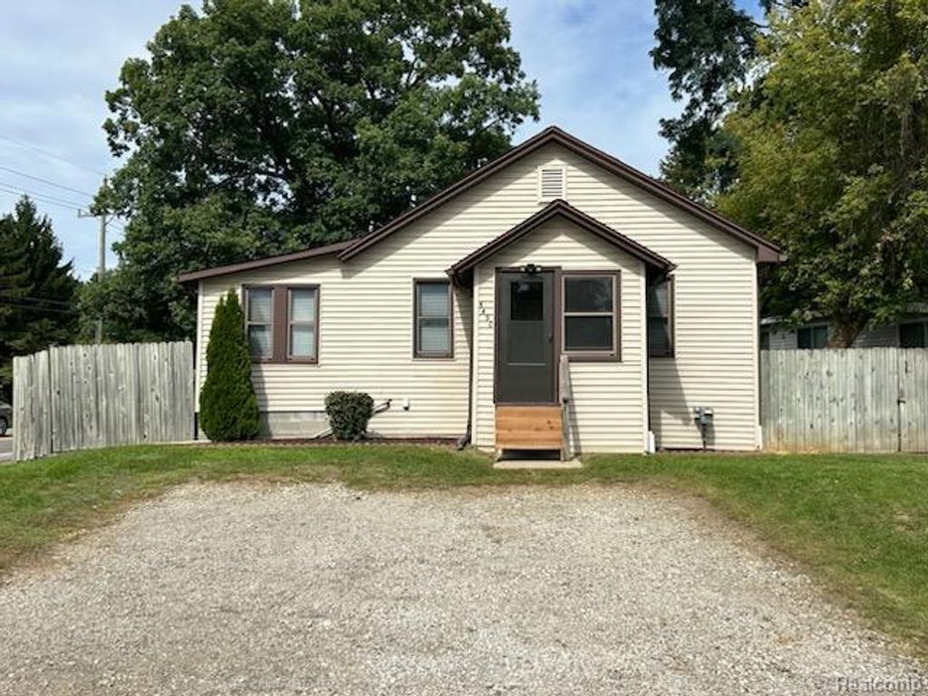 5490 Sarvis Drive N, Waterford charter township