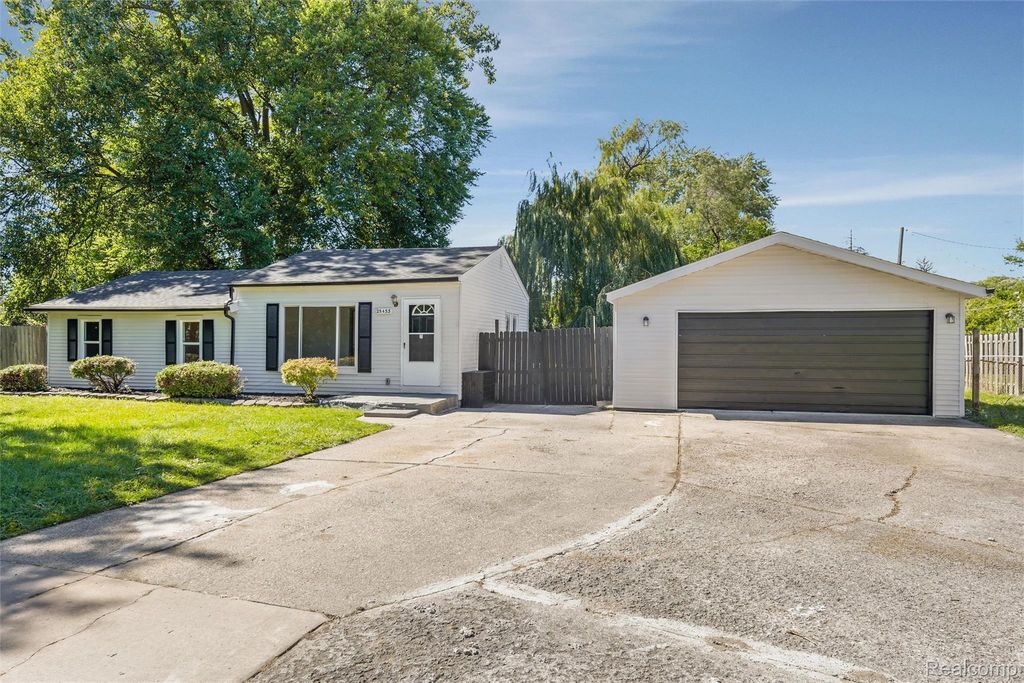 25453 Pine View Avenue, Warren