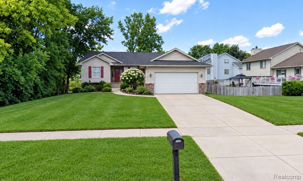 2830 Bayberry Drive, Waterford charter township