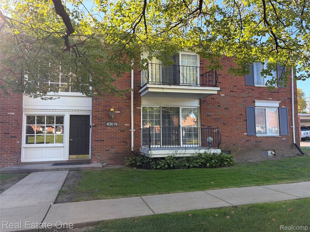 430 N Fox Hills Drive N #5 Up, Bloomfield Hills