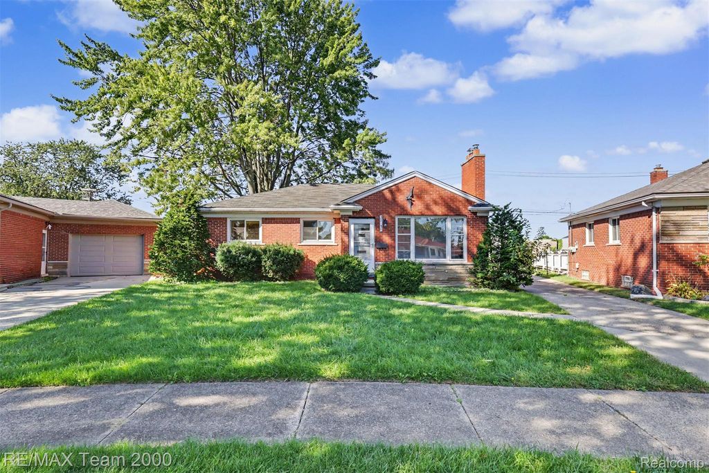 31035 Angeline Court W, St. Clair Shores