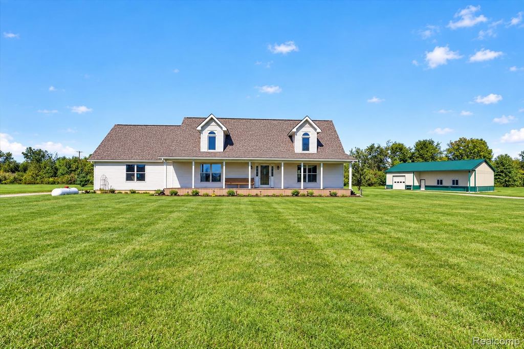 800 Mary Lee Drive, Carleton