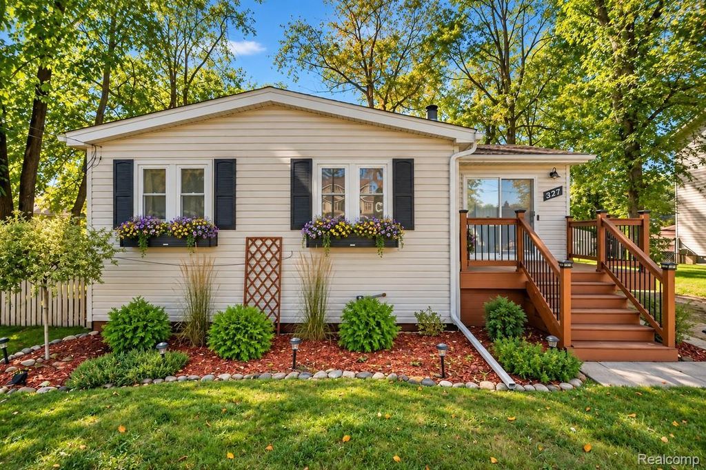 327 Orion Terrace, Lake Orion