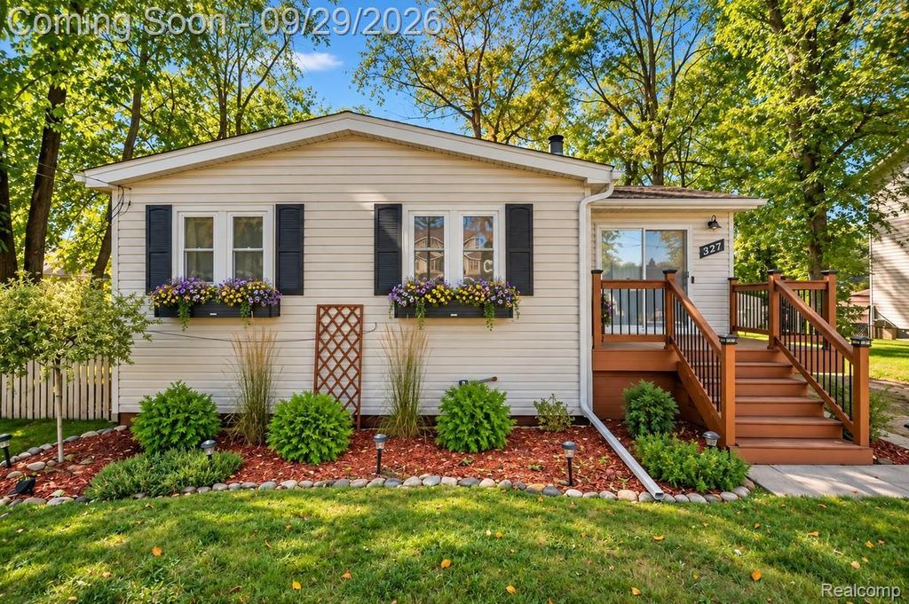 327 Orion Terrace, Lake Orion