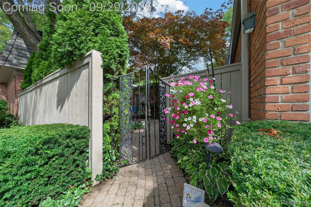 1043 Stratford Lane, Bloomfield Hills city