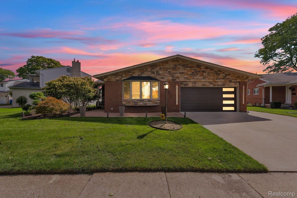 27033 Timber Trail, Dearborn Heights