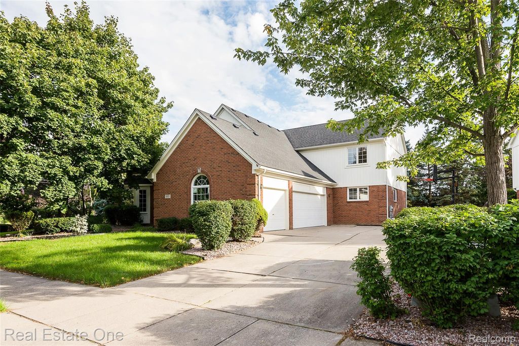1013 Rochelle Park Drive, Rochester Hills